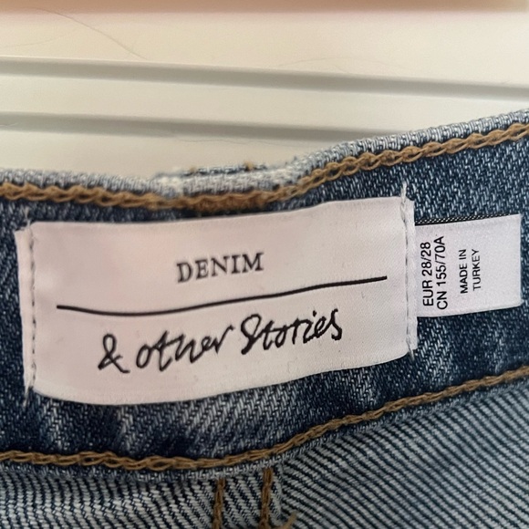 & Other Stories high waisted, straight leg jeans in medium wash - Picture 2 of 3